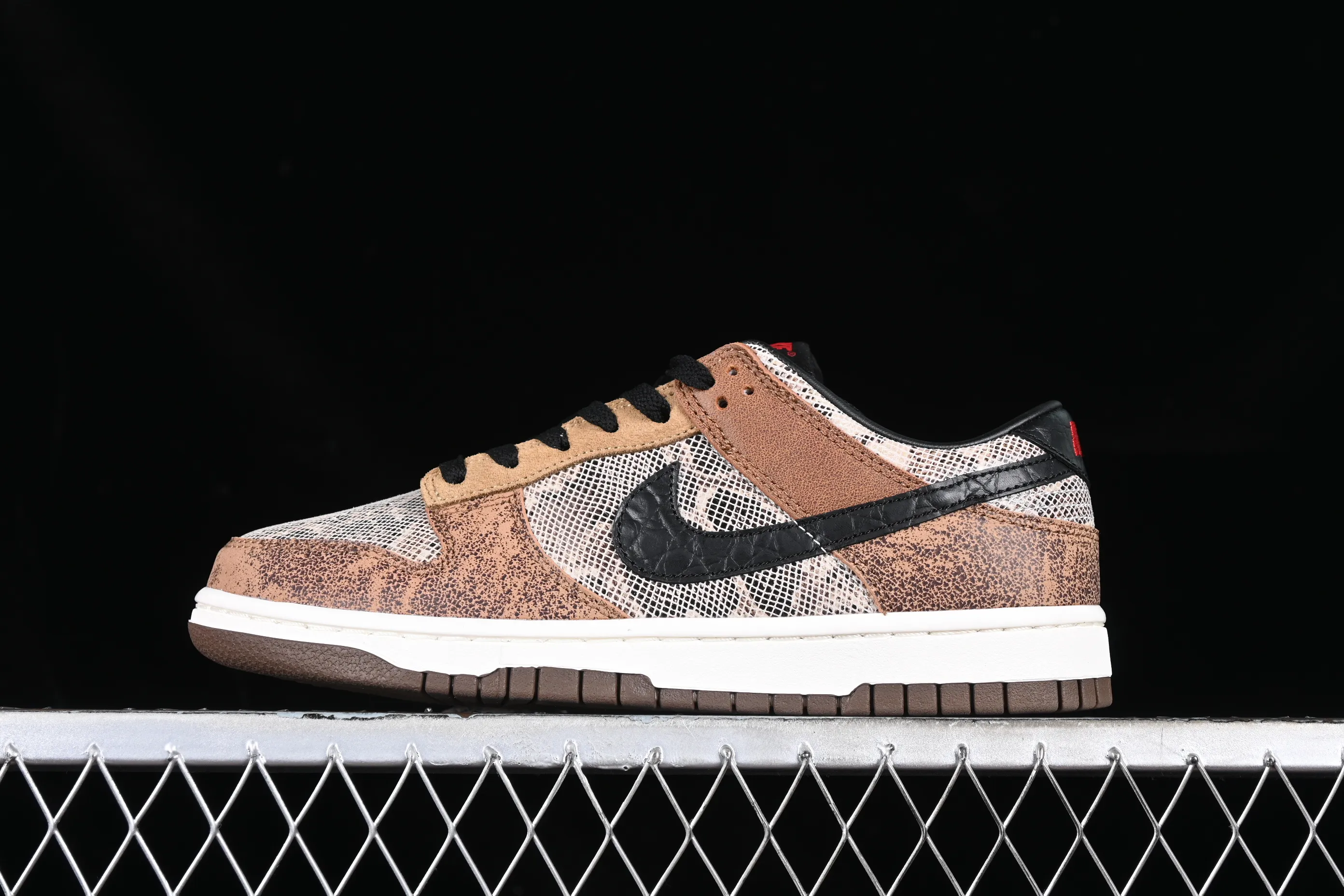 All categories Nk SB Dunk series Nk SB Dunk Low low-top sneakers Nk Dunk Low limited edition snake pattern mocha SB low-top casual skateboard shoes FJ5434-120